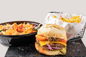 Produktbild Burger deiner Wahl mit Pommes und Basic Salat