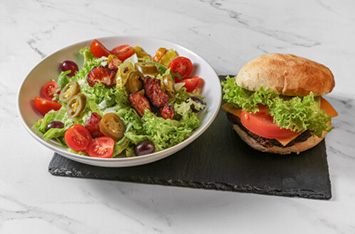 Produktbild Burger deiner Wahl mit Salat deiner Wahl